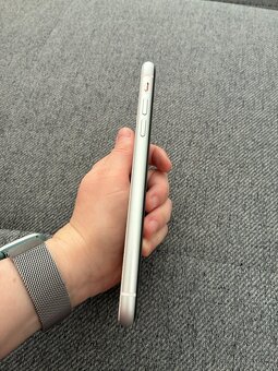 iPhone XR 64GB - 7