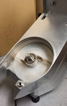 Prodám robustní krouhač, plátkovač zeleniny a sýrů - 7