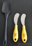 Vykrajovátka, hrnek, kůže na okna, česnek - 7