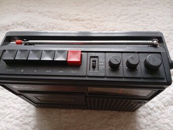 Prodám 2 retro kazetové rádia HGS 3000 - 7