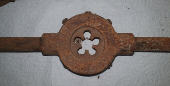 Vratidla na závitová očka - 7