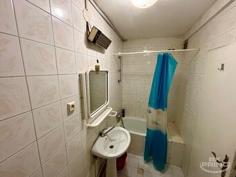 Pronájem 1+kk, 40 m² – Luxusní dům se zahradou, bazénem a vý - 7