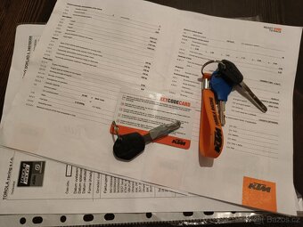 KTM RC 390 quickshifter padáky - 7