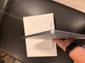 Macbook Air M4 15,3" 16/256GB, sky blue, CZ, záruka 3/27 - 7