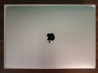 MacBook Pro 15 2016 | i7 • 16GB • 256GB - 7