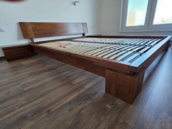 Manželská postel z masivu + stolky, prodloužená délka 210cm - 7