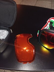 Snowboard a brýle - 7