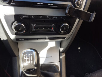 Prodám Octavia 2 1.2 77Kw TSI benzín - 7