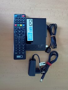 TV LG 32LD350 s plným příslušenstvím a stolkem - 7