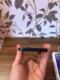 Apple iPhone 12, black - 7