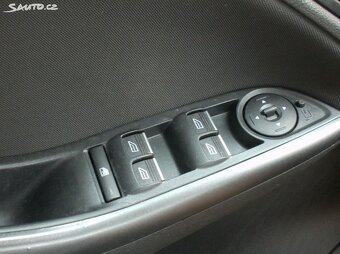 Ford Focus 1,6 16V hatch. parksenzory,BT,nové rozvody - 7