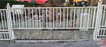 Samonosná posuvná brána + plot - 7