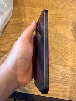 iPhone 12 64GB černý - 7