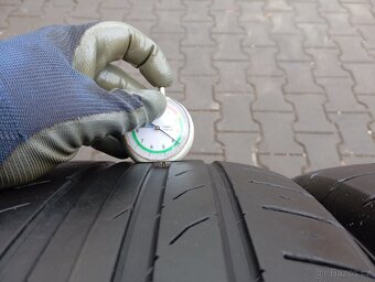 235/55/18 letní pneu continental - 7