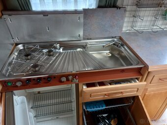 Prodám karavan hobby 495 UL . EL POJEZD, ODDĚLENÉ POSTELE - 7