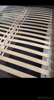 Rám postele z masivního dřeva 160x200 v grafitové barvě - 7