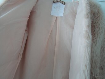 Růžový chlupatý kabát kabátek bunda - 152 - 7