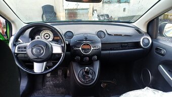 mazda 2 1.3  benzin Najeto 118000 - 7
