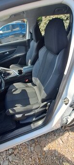 Peugeot 5008 1.2 PureTech 96kW ČR 7-MÍST - 7