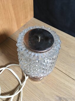 Lampička na noční stolek s broušeným stínidlem - 7