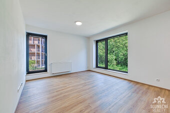 Pronájem bytu 2+kk s vyhrazeným parkovacím stáním, 57 m², Uh - 7