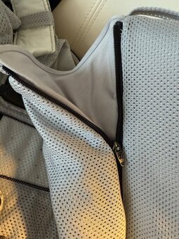 Baby Björn Ergonomické nosítko ONE Silver - 7