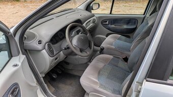 Renault  Scenic 1,6i 16V 79kW - 7