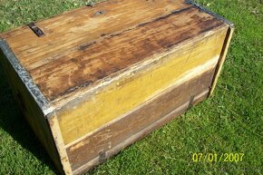 Stará dřevěná truhla - 7