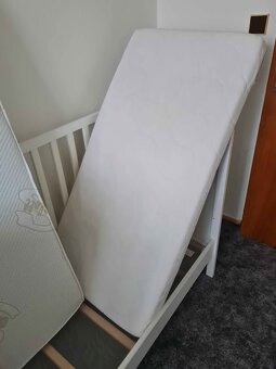 SUNDVIK - Dětská postýlka bílá, 60x120 cm - 7