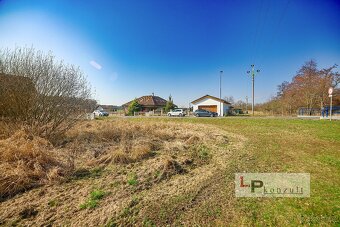 Újezd u Sezemic, zasíťovaný stavební pozemek 875 m² - 7