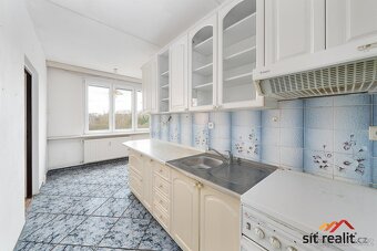 Prostorný byt 4+1, 84 m2, klidná ulice, výhledy do zeleně, K - 7