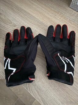 Nová kombinéza Alpinestars a rukavice Honda - 7