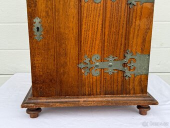 Starožitná dřevěná lékárnička zdobená skříňka - 7