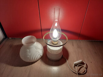 Retro stolní lampa z mléčného skla - 7