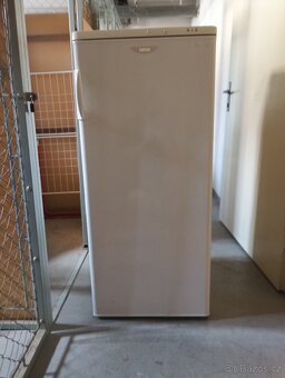 Prodám starší FUNKČNÍ mrazák ZANUSSI. - 7