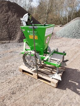 Sazeč brambor nesený - 7