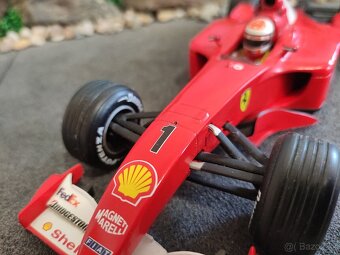 Prodám model 1:18 Ferrari F1 F2001 - 7