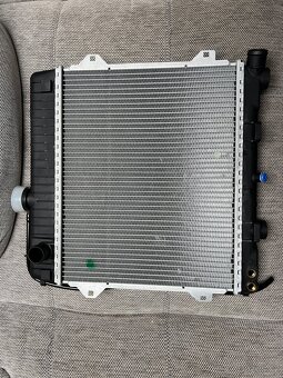NOVÝ OEM Chladič BMW E30 M10 1.6i 1.8i - 7