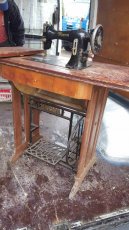 starožitný šicí stroj - 7