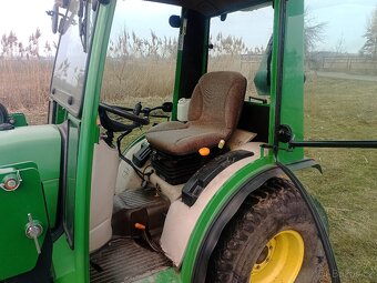 Jonh Deere 2720 s nakladačem - 7