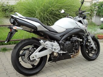 SUZUKI GSR600 - 7
