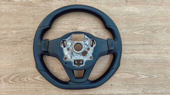 Zkosený vyhřívaný volant s DSG pádly na VW Volkswagen - 7