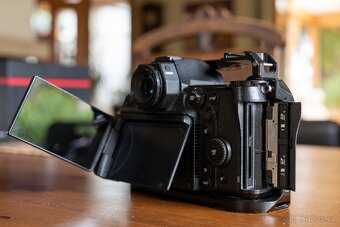 Panasonic Lumix S1H – skvělý stav, včetně klece SmallRig - 7