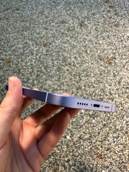 iPhone 12 - baterie 94% - 7