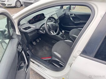 Peugeot 208 - 7