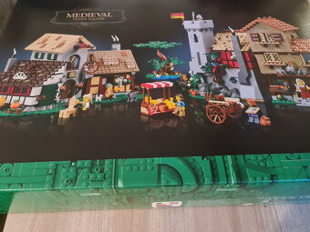 LEGO® ICONS™ 10332 Středověké náměstí - 7