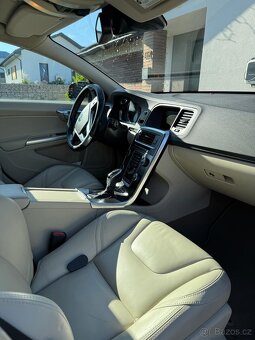 Volvo V60 2.4D PLUG-IN HYBRID AWD 4x4 SUMMUM - 7