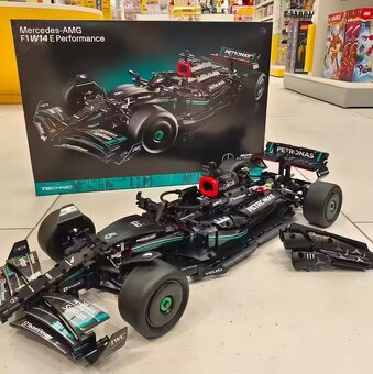Stavebnice Technic Mercedes-AMG F1 W14 E (náhrada) - 7
