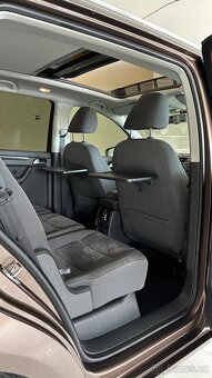 VW Touran Webasto 7mist Panorama DSG 125kw 160najeto - 7