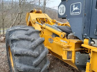 Lesní traktor JOHN DEERE 548 GIII klěšťák - 7